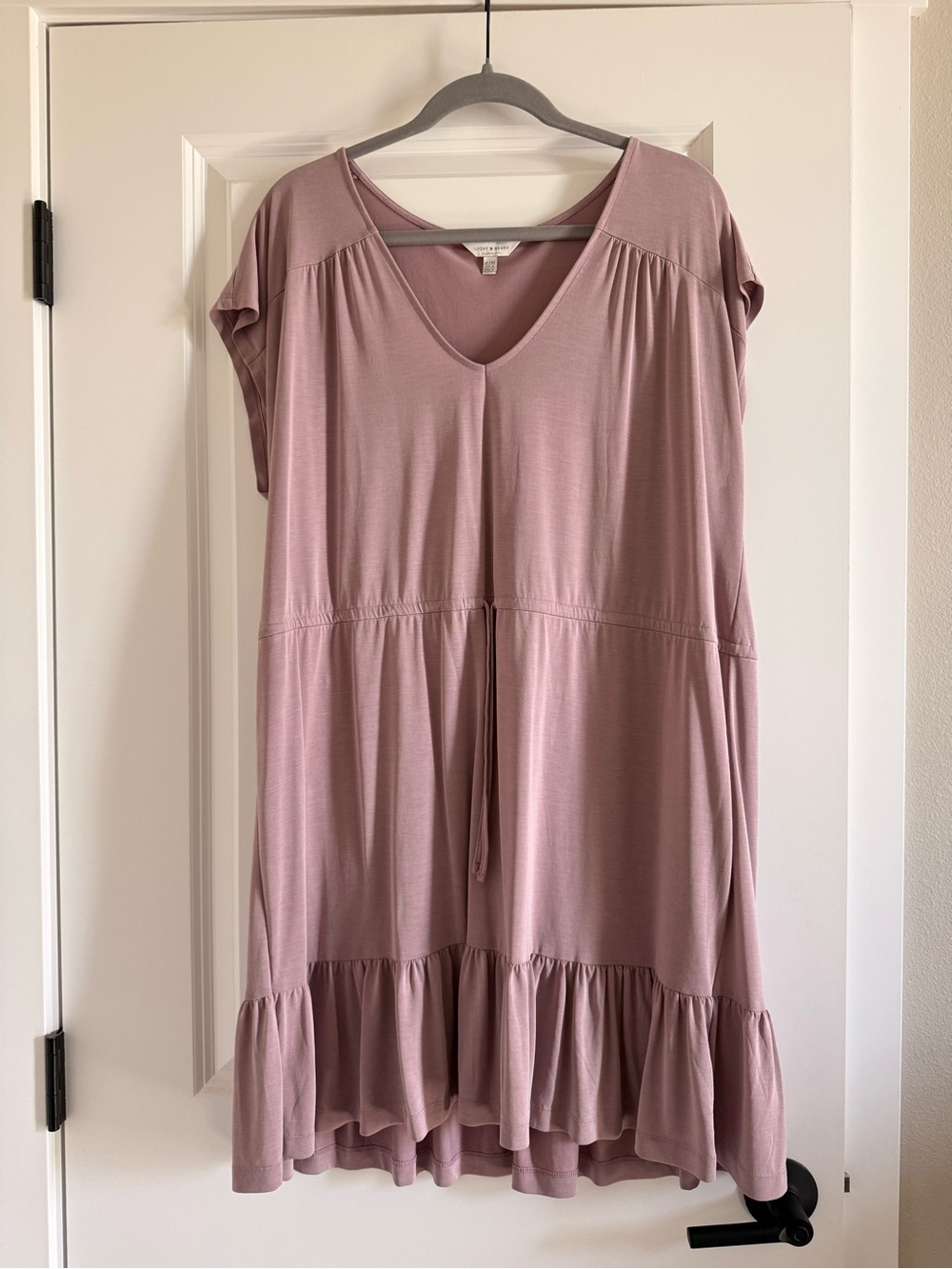 Lucky Brand Mauve Pink V‑Neck Midi Dress with Ruffle Hem